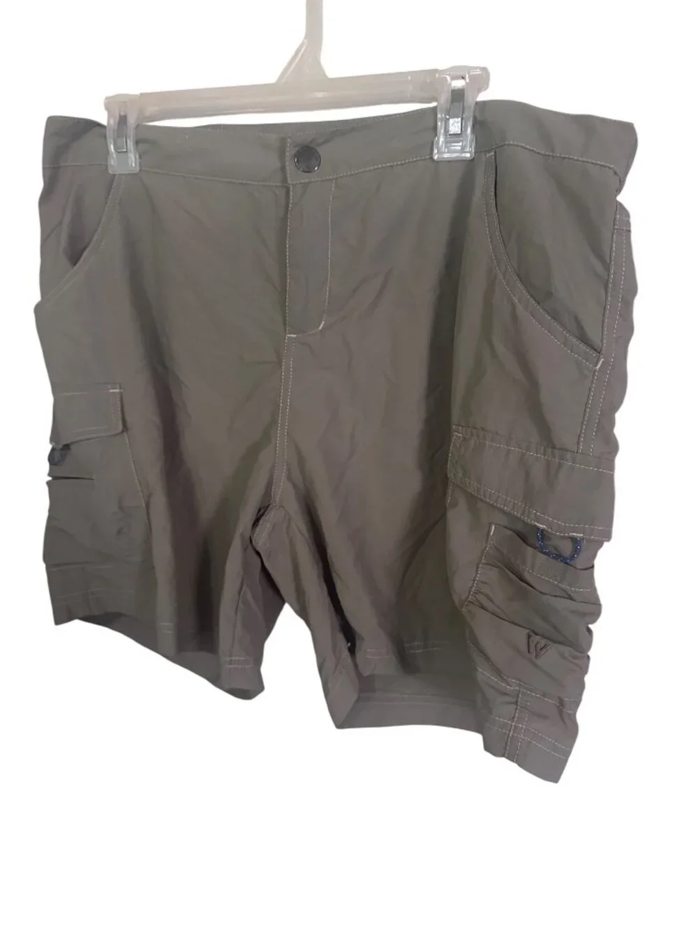 White Sierra green cargo shorts with elastic panels size XL